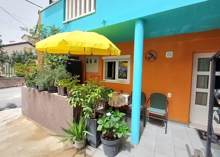 Mexicana Yellow アパート